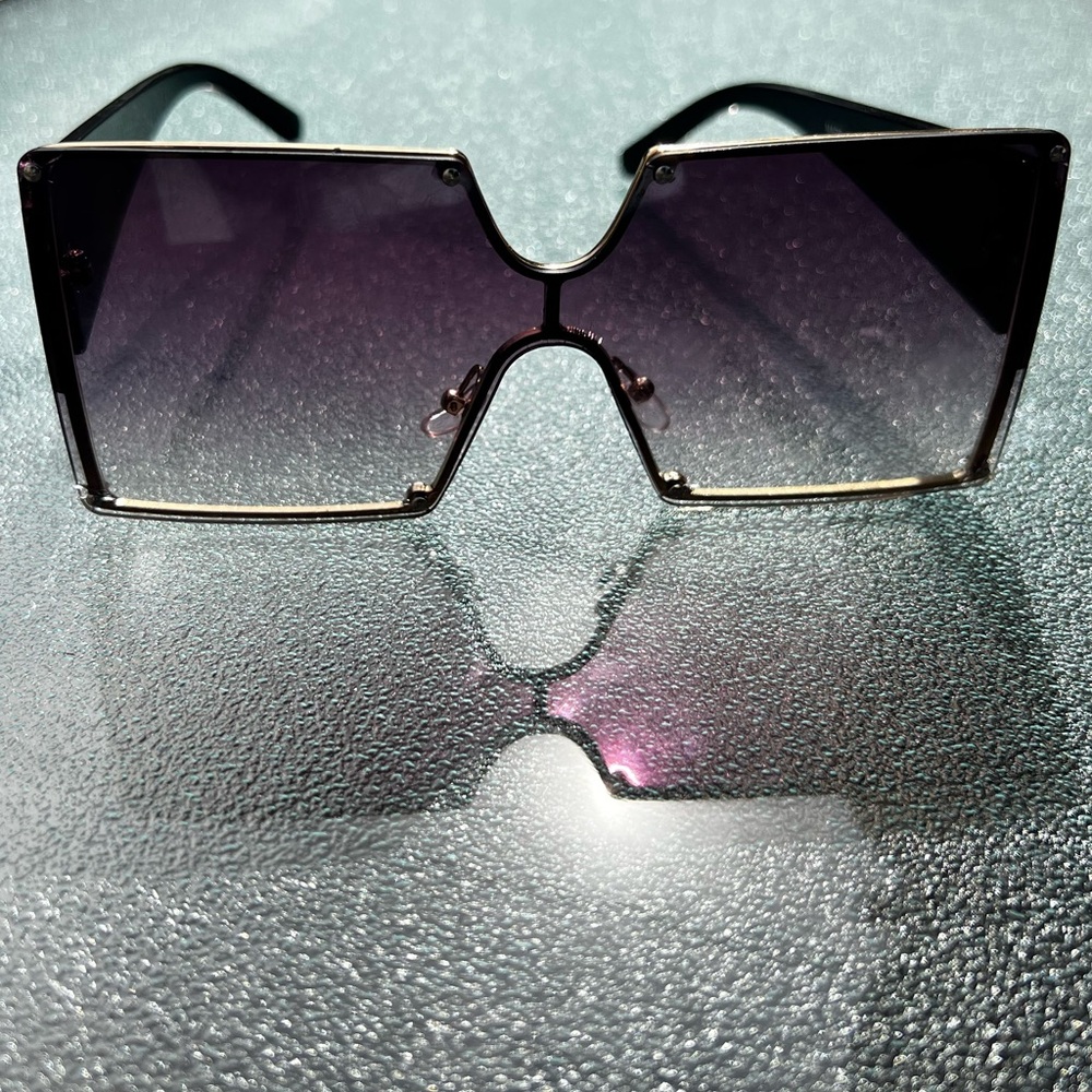 Luxurious Pair of Sunglasses for Women